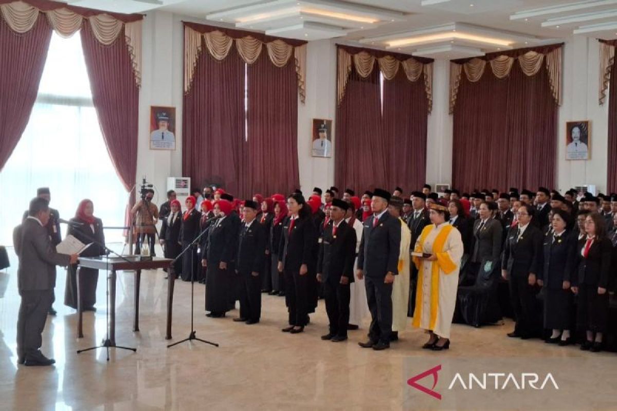 Bupati Kapuas lantik 208 kepala sekolah