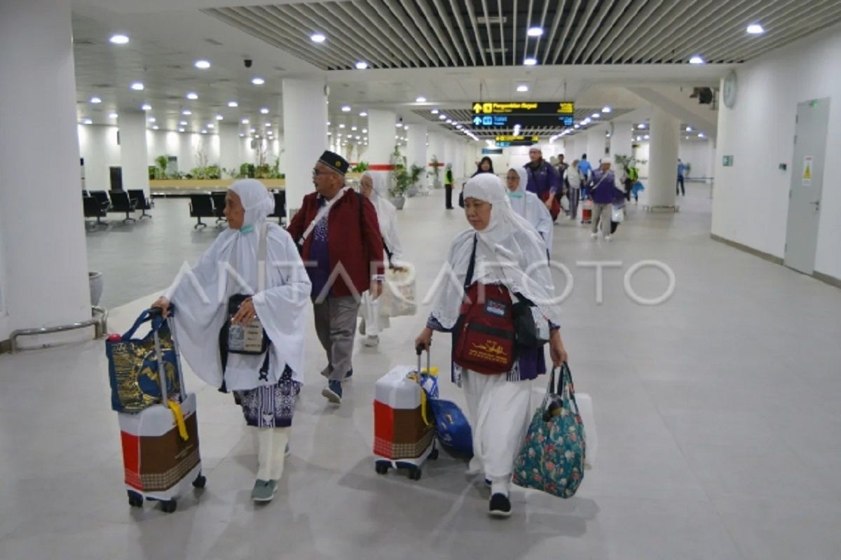 Jamaah haji kloter 1 Padang tiba di Bandara International Minangkabau