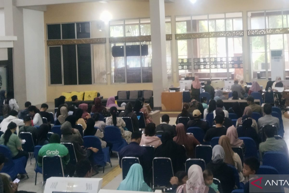 Warga Palembang berburu DTKS untuk daftar sekolah anak