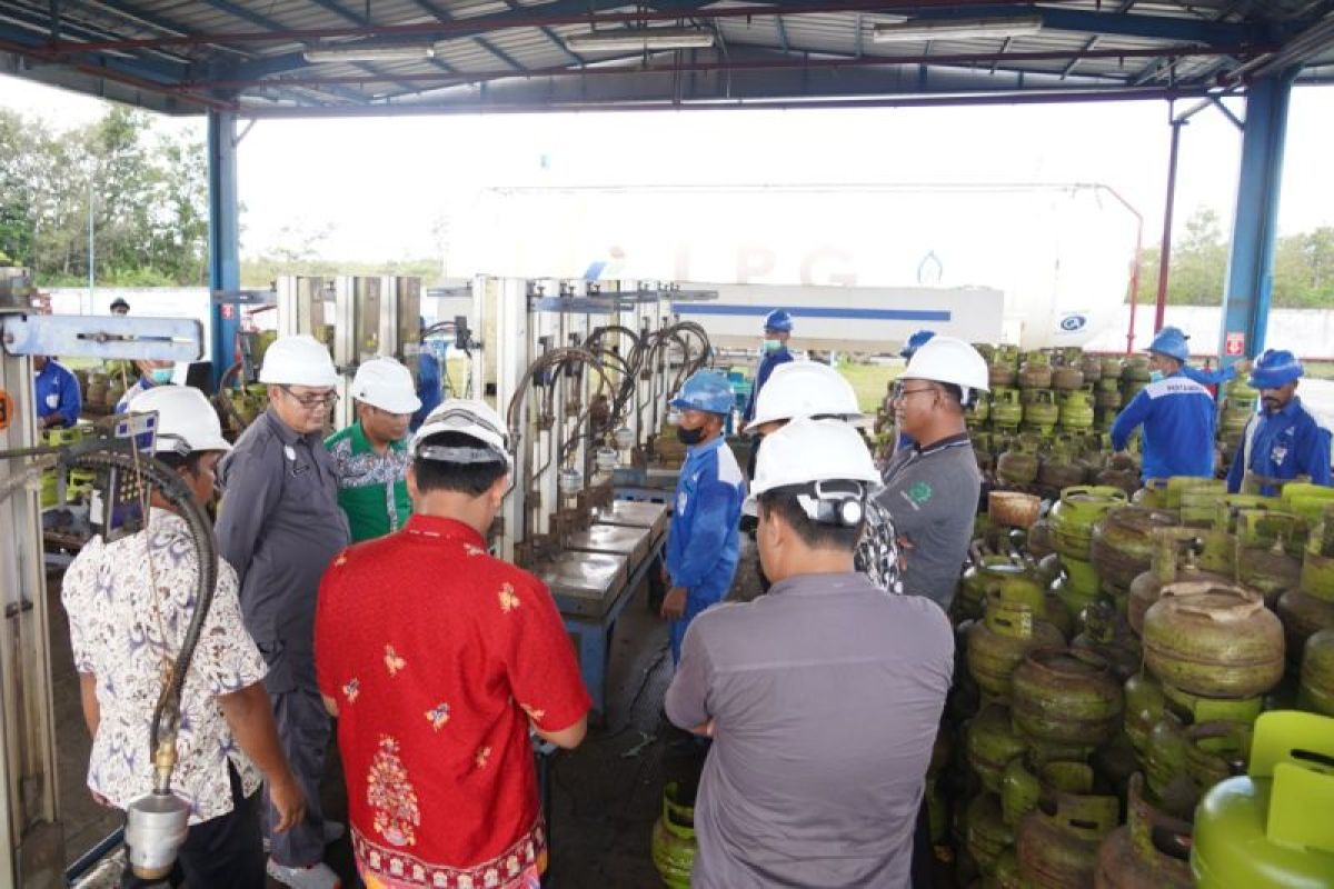 Disdagperin Kalteng sidak SPBE, cek volume elpiji tiga kilogram