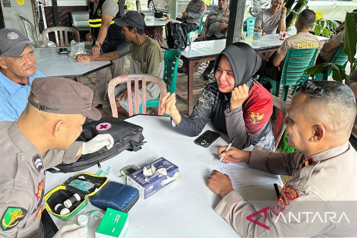 Polresta Ambon beri pelayanan kesehatan gratis pada tukang ojek pangkalan