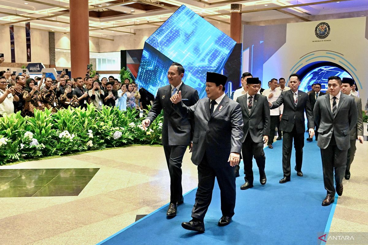 Tanggul laut proyek vital melindungi pantai utara Jawa dari rob