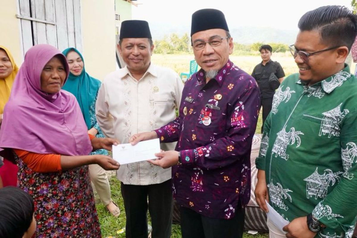 Wawako Maigus Nasir tinjau lokasi bencana angin puting beliung di Koto Tangah