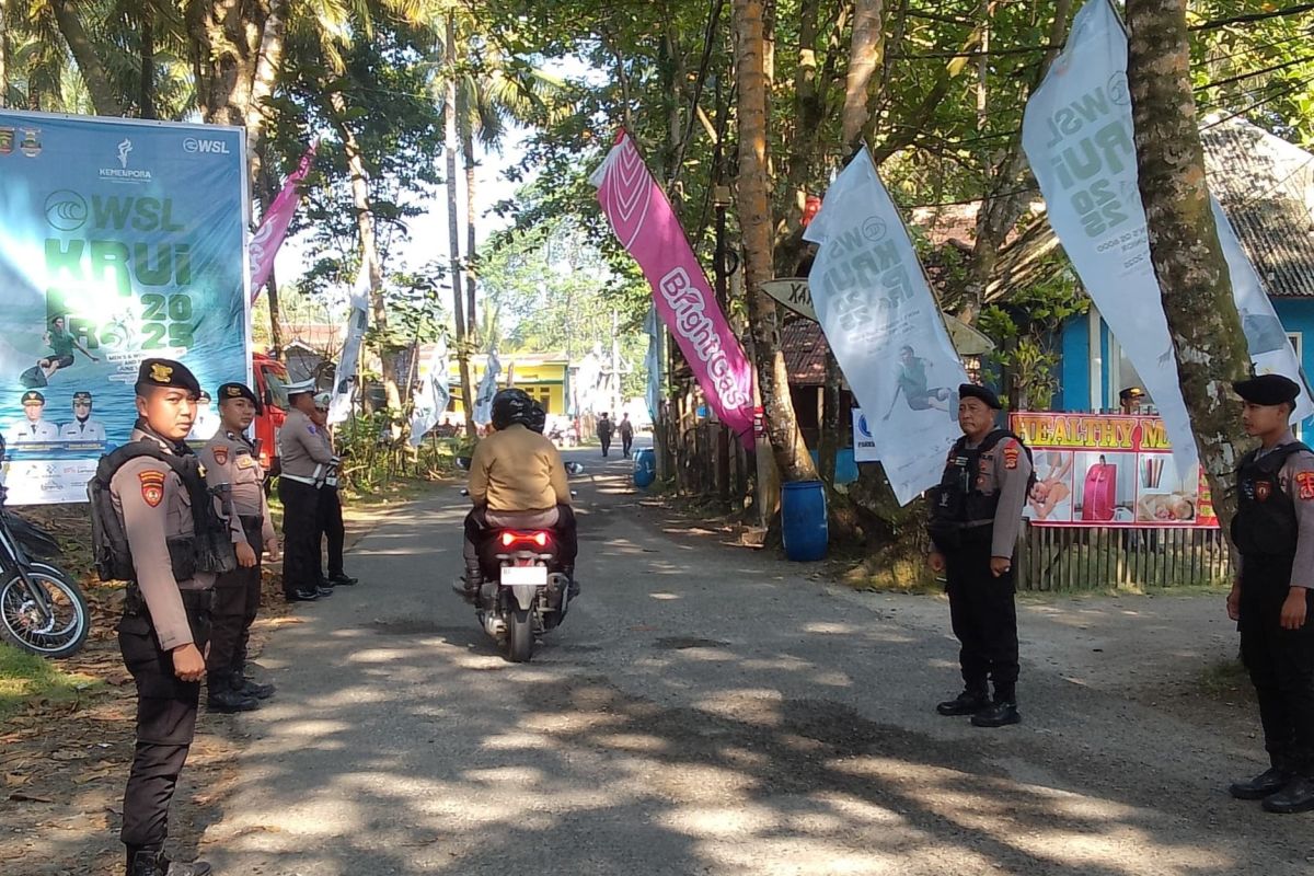 Polisi sterilisasi dan perketat keamanan peserta WSL Krui Pro 2025