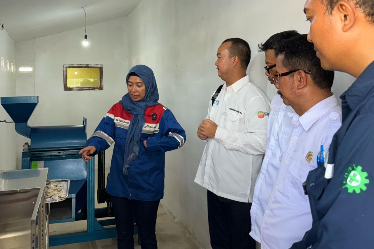 PNRE mendukung kemandirian ekonomi warga melalui Desa Energi Berdikari