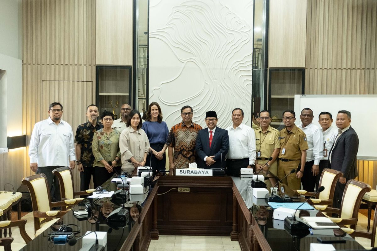 Kemitraan Indonesia dan UAE Ikut Mendukung Penanganan  Sampah Plastik Sungai di Kota Surabaya