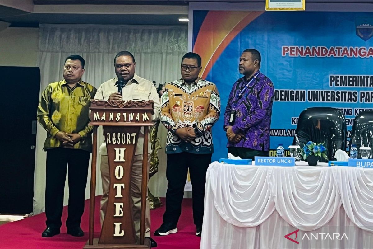 Pemkab Manokwari susun format pendidikan gratis