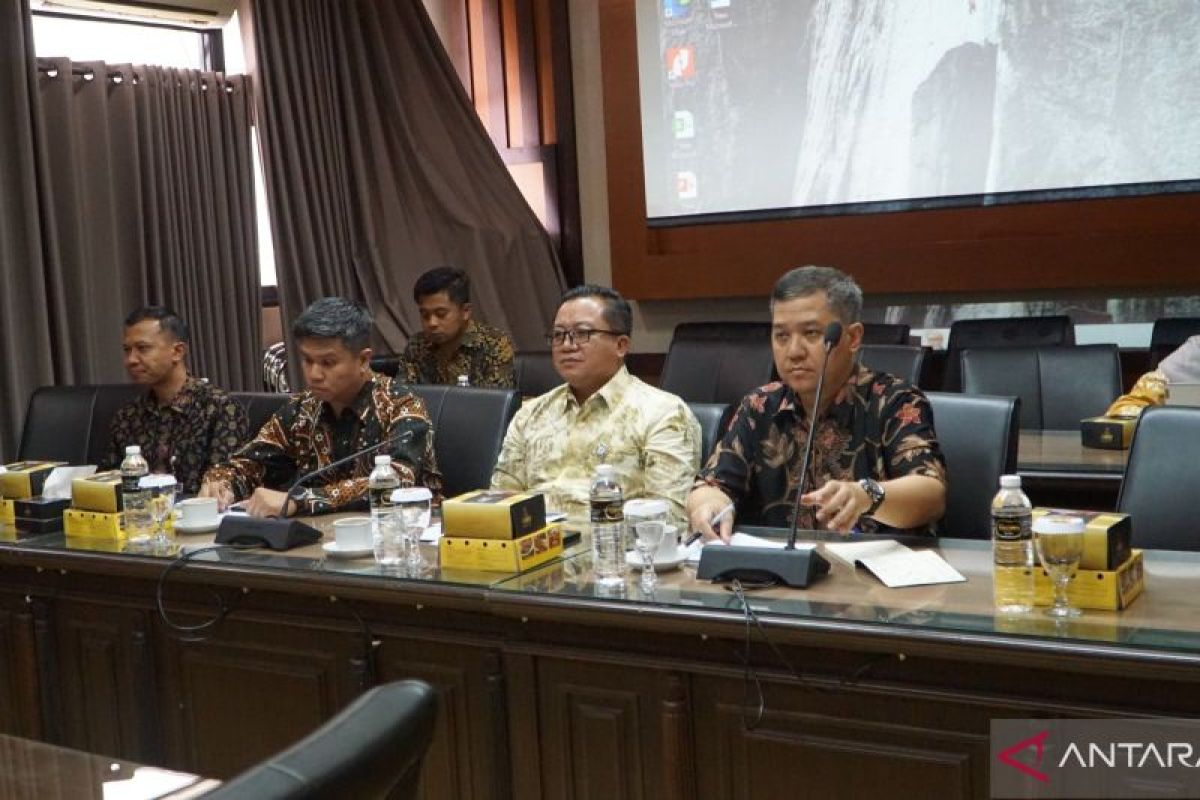 Perum Bulog Jatim lampaui target penyerapan beras petani