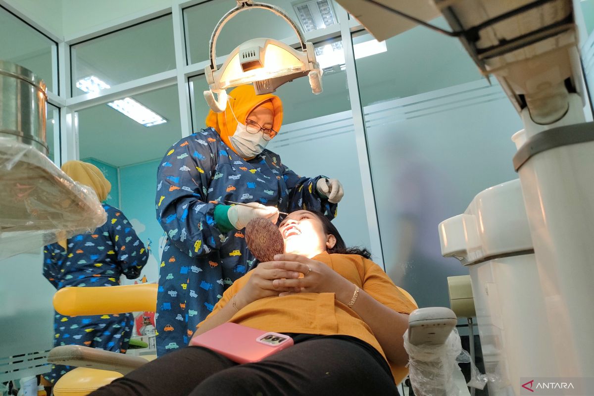 Perawatan saluran akar demi atasi infeksi di akar gigi