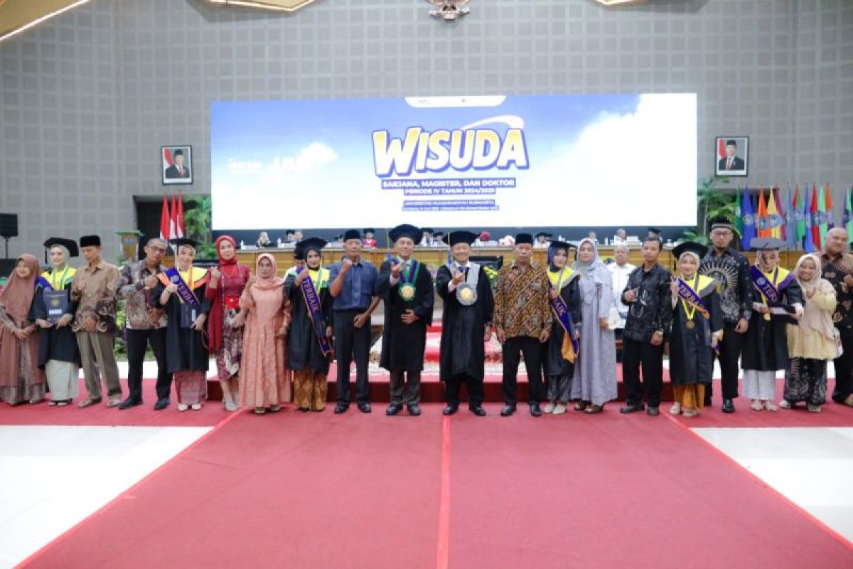698 lulusan UMS meraih predikat Cumlaude