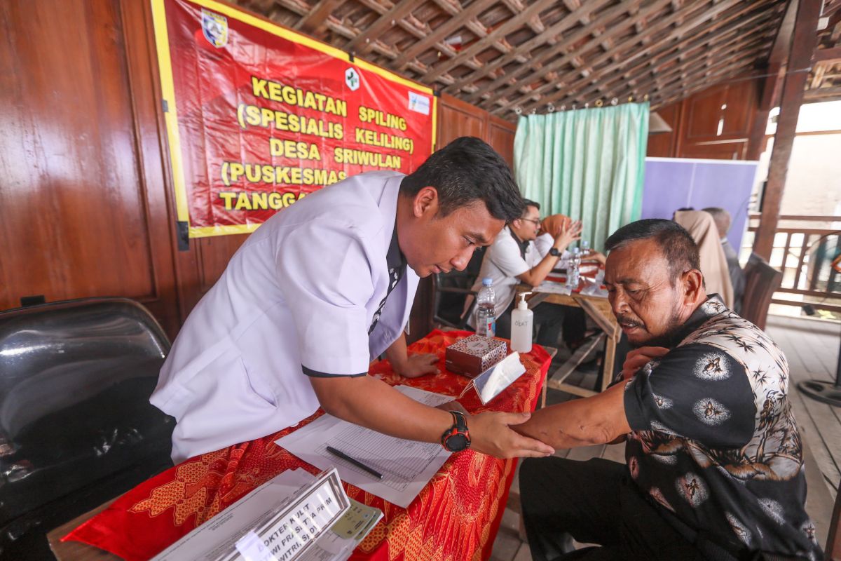 Pemprov Jateng kirim dokter, antisipasi penyakit kulit dampak rob