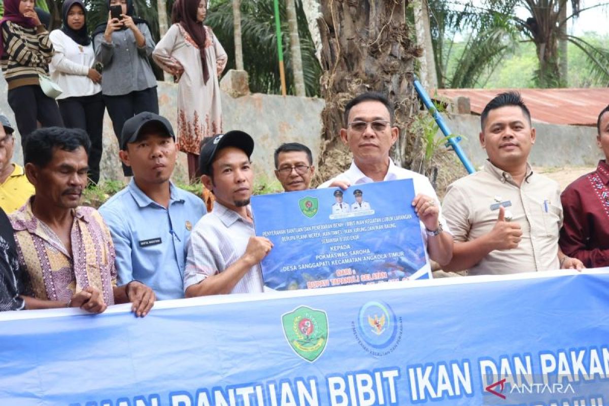 Bupati Tapsel dorong swasembada ikan lewat program 1.000 kolam