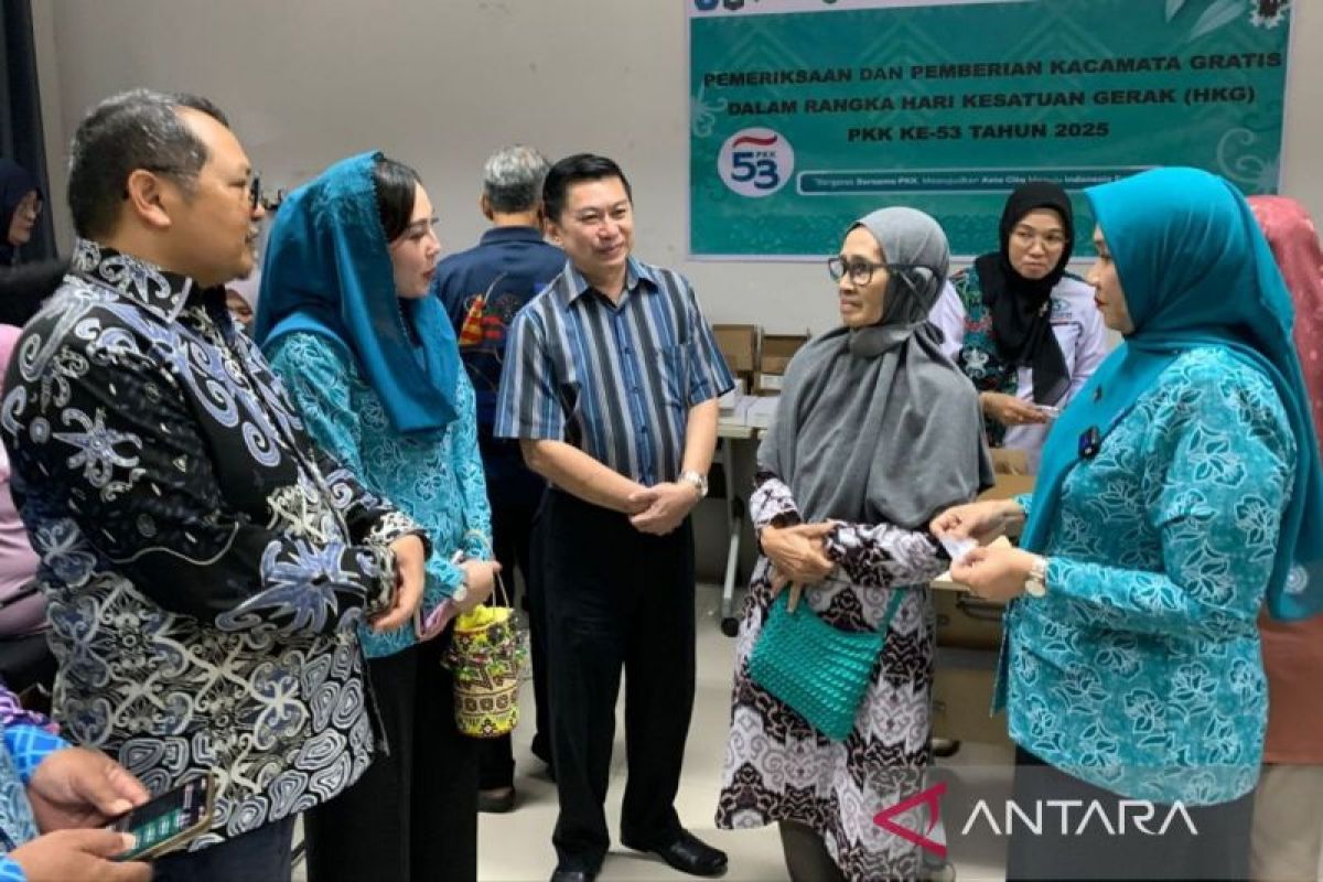 Pemprov Kaltim  gelar pemeriksaan mata dan pembagian kacamata gratis