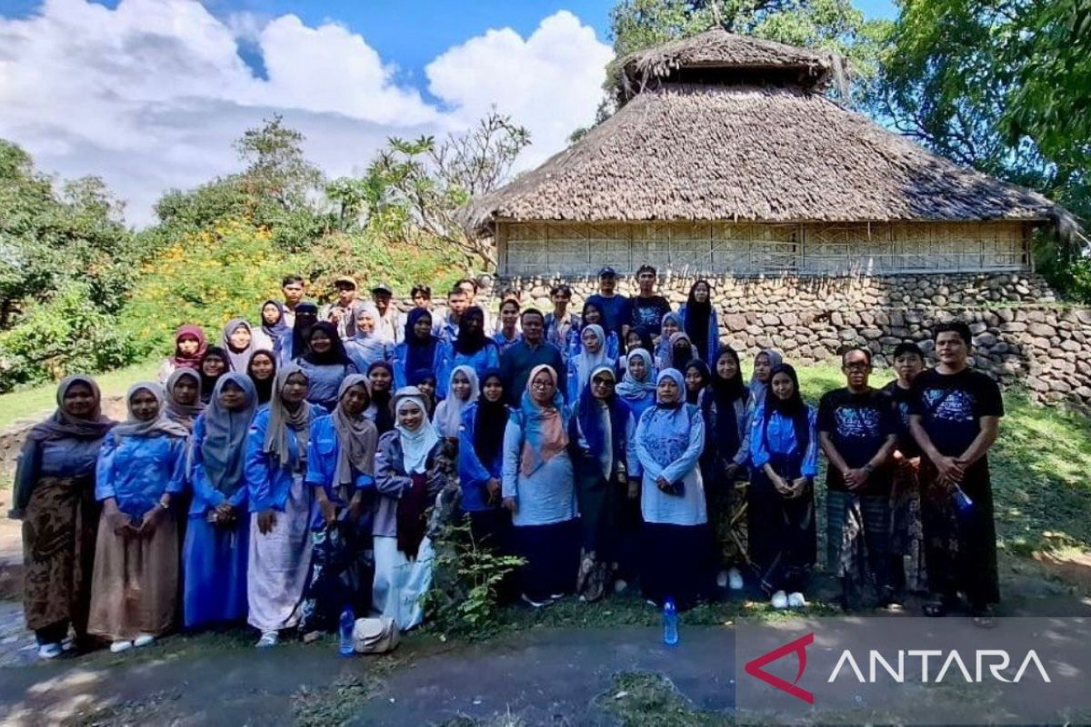 Universitas Hamzanwadi laksanakan kuliah lapangan etnomatematika di Masjid Kuno Bayan
