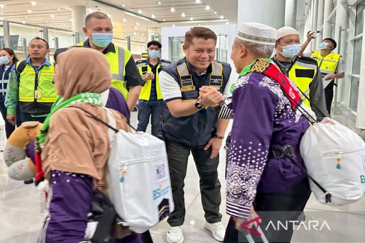 Jamaah haji kloter pertama tiba di Bandara Internasional Syamsudin Noor