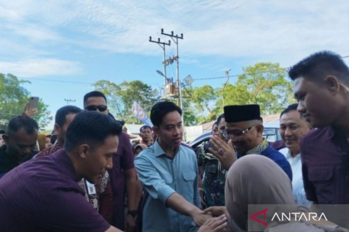 Wapres Gibran kunjungi Pasar Rakyat Tabalong