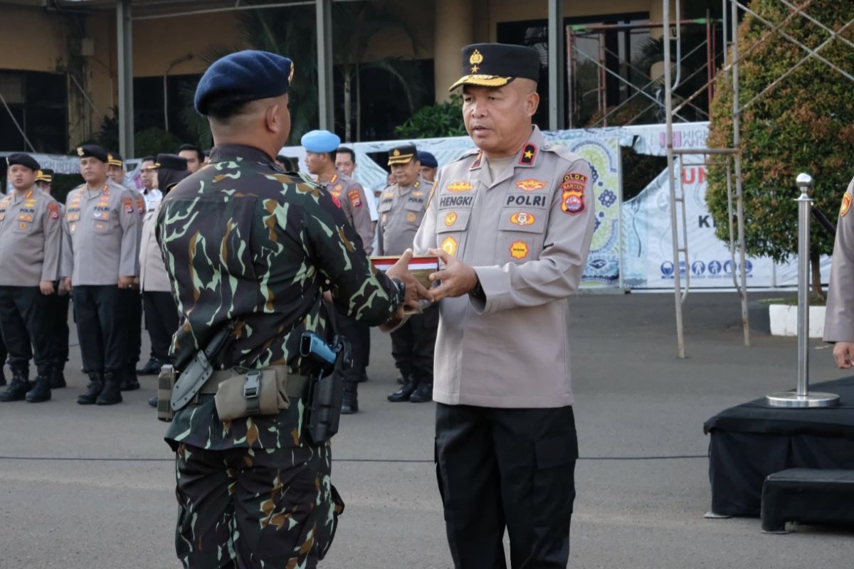 Cuci pataka Bhayangkara, Polda Banten ambil air suci batu Qur'an