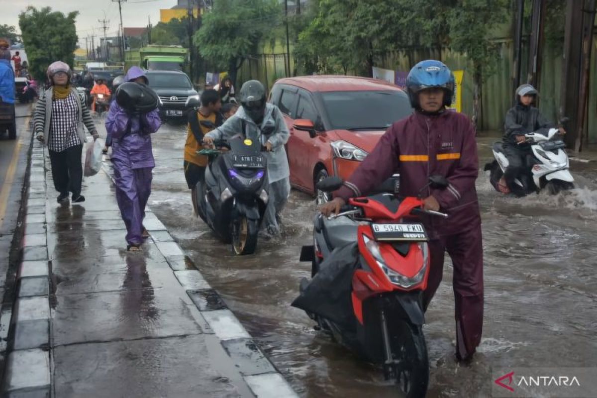 BMKG prakirakan  cuaca di kota-kota besar pada umumnya diguyur hujan
