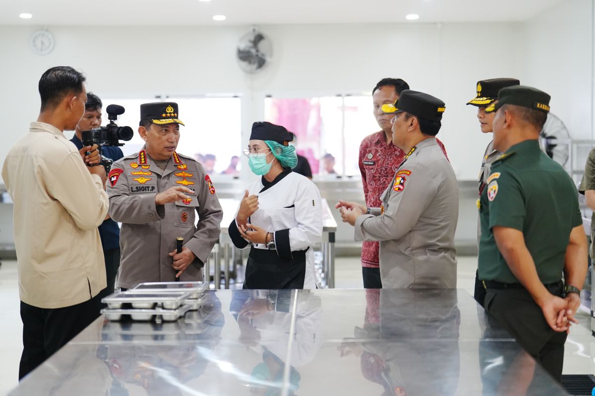 Kapolri tinjau SPPG Polda Bali, Pastikan dukung program MBG Pemerintah