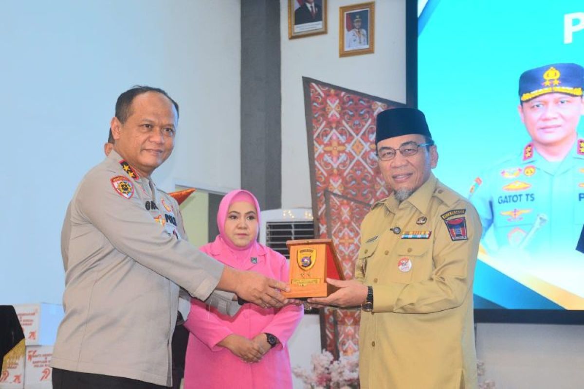 Wawako Padang apresiasi Polda Sumbar bantu masyarakat lewat bakti sosial dan bansos