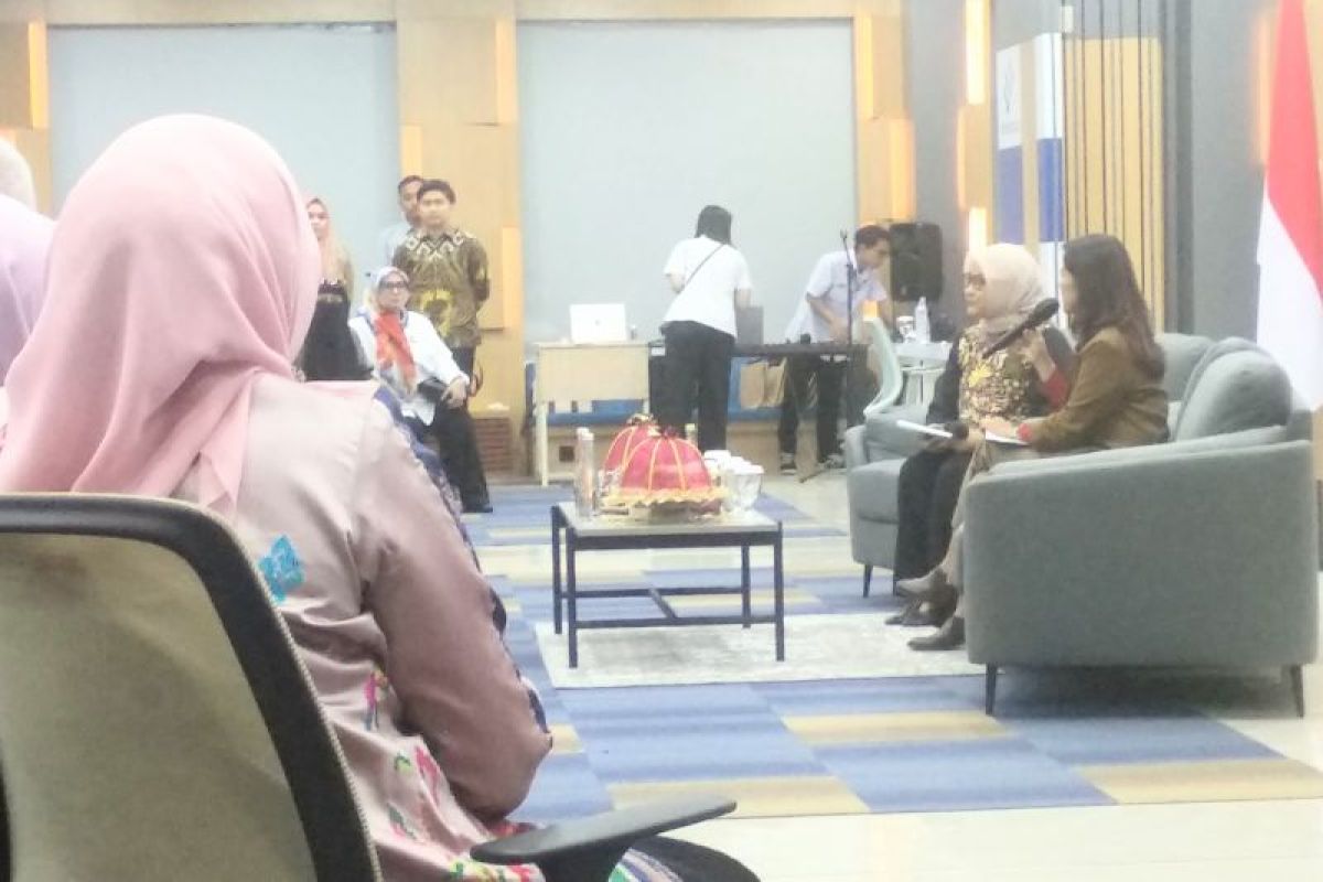 Menkomdigi ingatkan anak-anak saat internetan sama bahayanya ketika nyetir