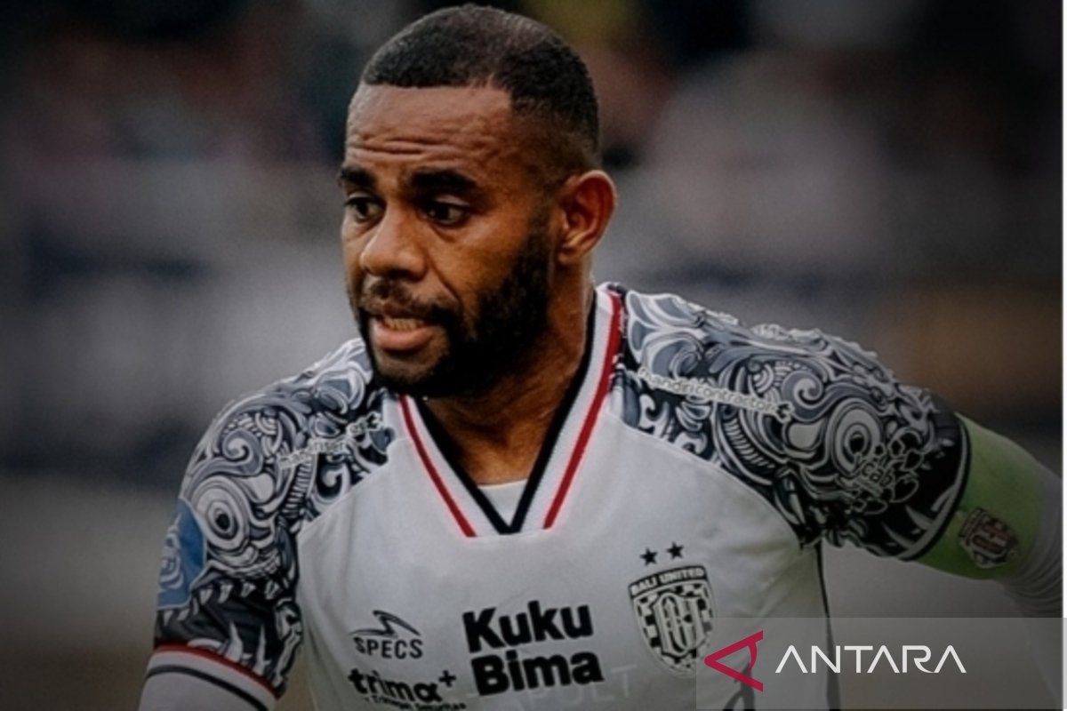 Bali United pertahankan Yabes Roni