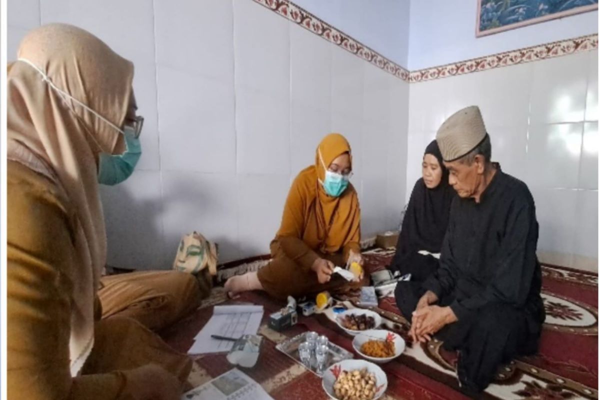Dinkes Mataram pantau kesehatan jamaah haji setelah tiba di Tanah Air