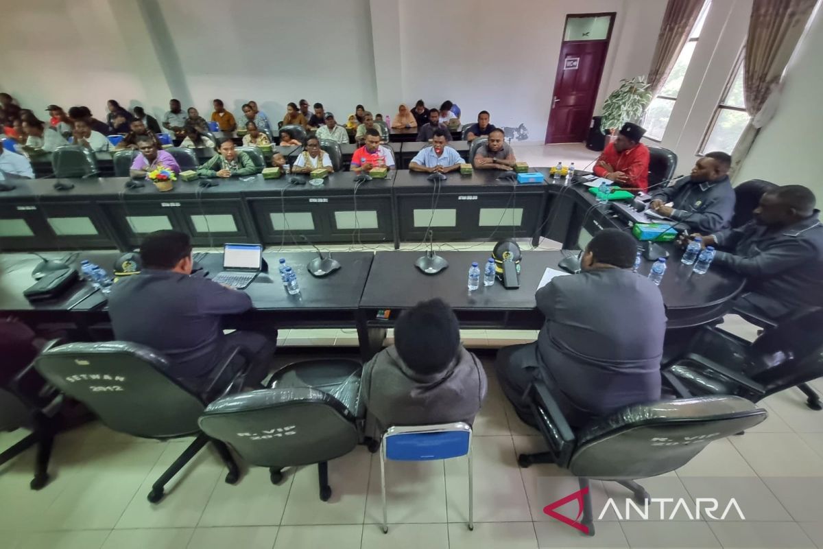 DPRK Manokwari serap aspirasi penahanan ijazah oleh sekolah