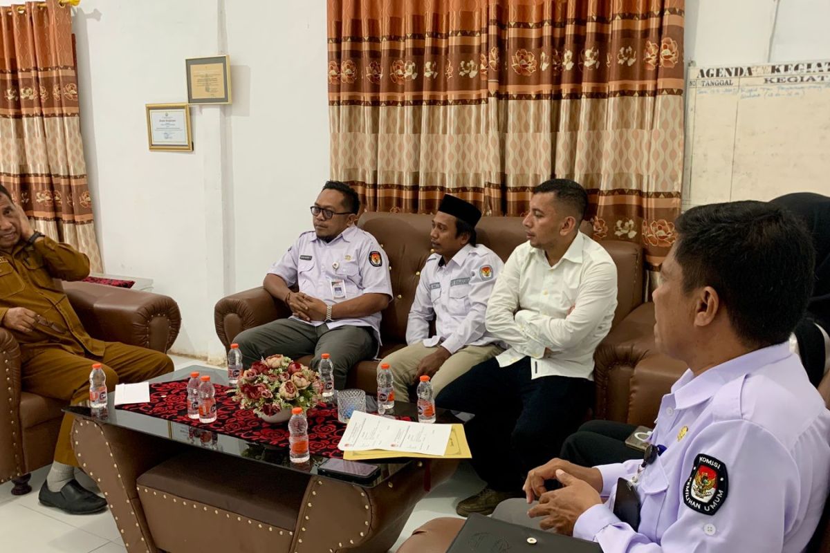 KPU dan Disdukcapil mutakhirkan data pemilih berkelanjutan 2025 di Wakatobi