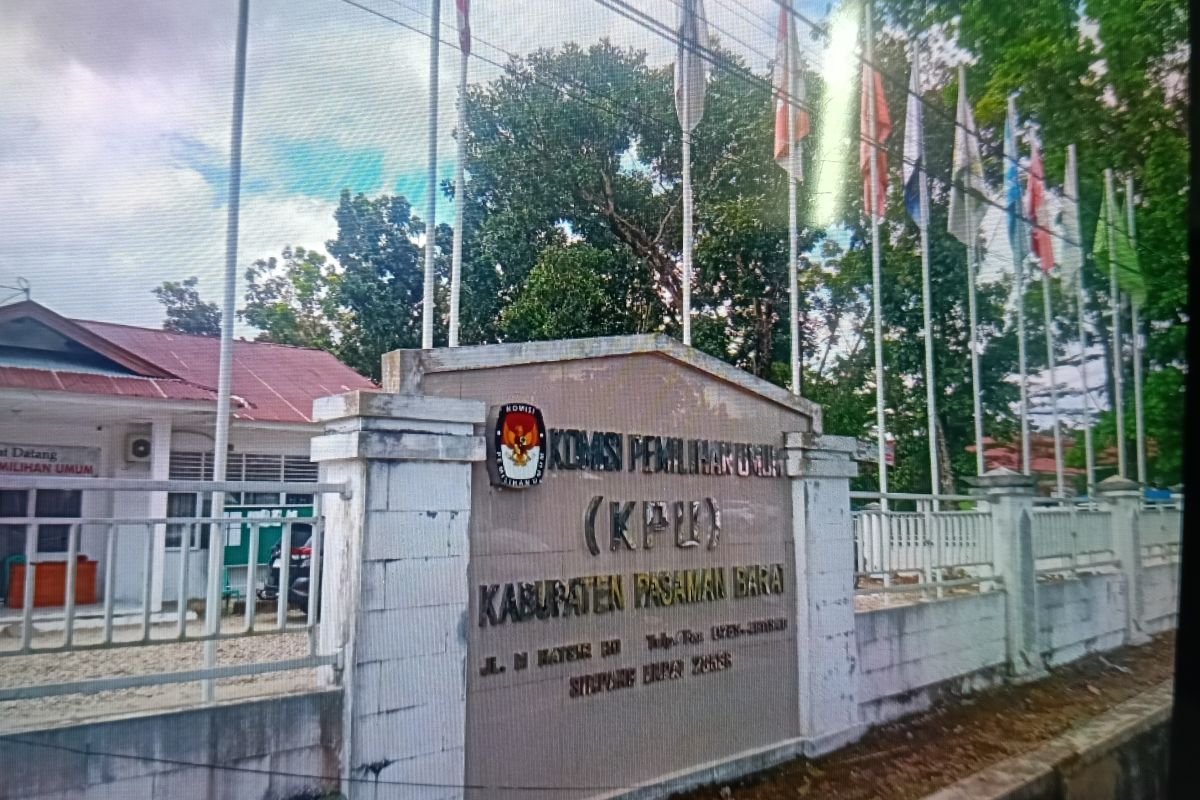 KPU Pasaman Barat kembalikan sisa dana hibah pelaksanaan Pilkada 2024