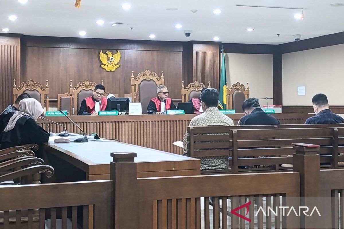Mantan Jaksa AZ dituntut 4 tahun tilap uang barbuk Robot Trading Fahrenheit Rp11,7 miliar