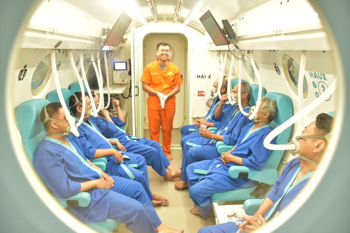 Lantamal VI Makassar ajak jurnalis kenali terapi oksigen hiperbarik
