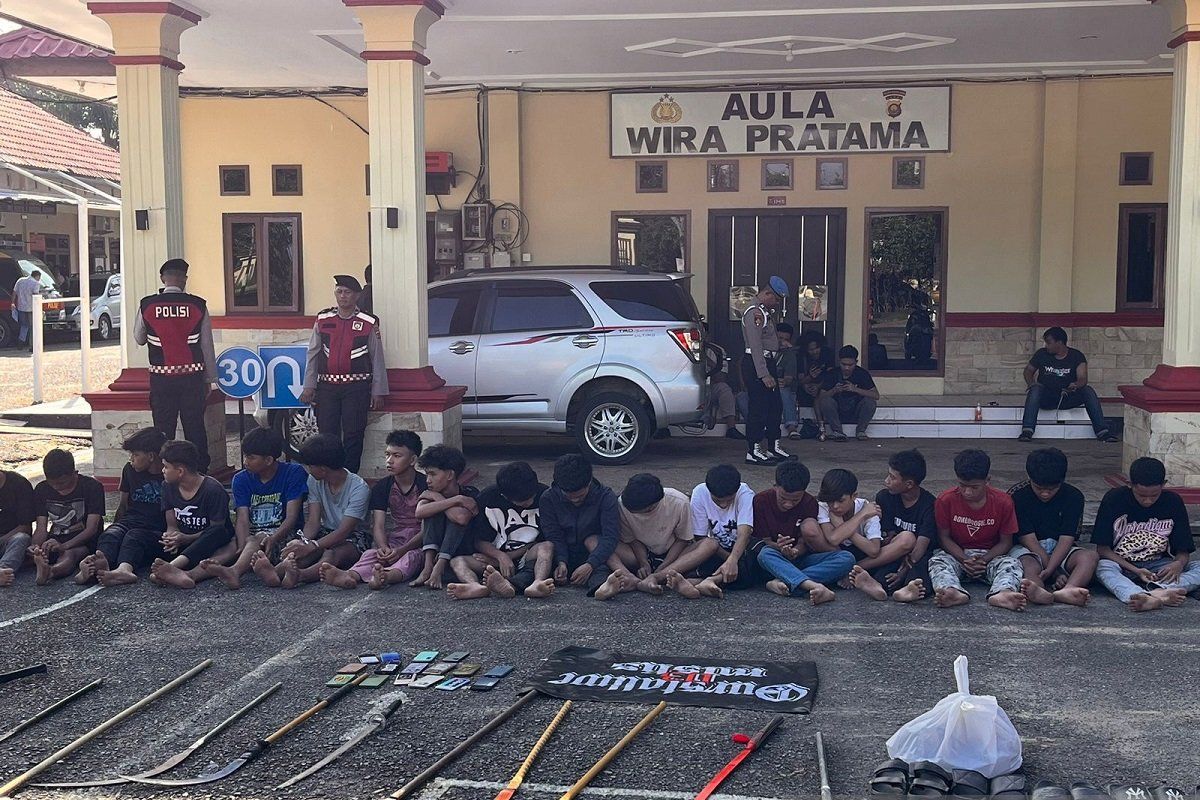 Polisi amankan puluhan pemuda terlibat tawuran pakai senjata tajam