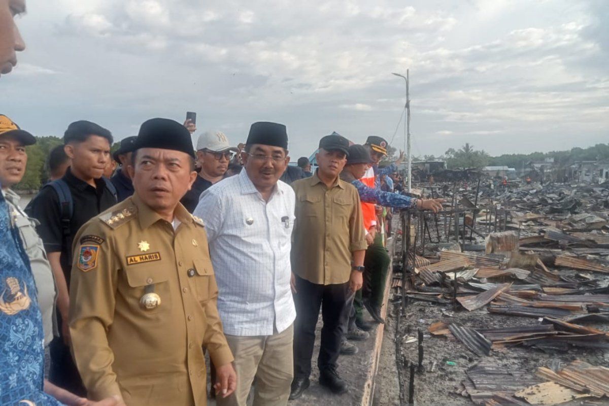 Gubernur Al Haris salurkan  bantuan korban kebakaran di Tanjabbar