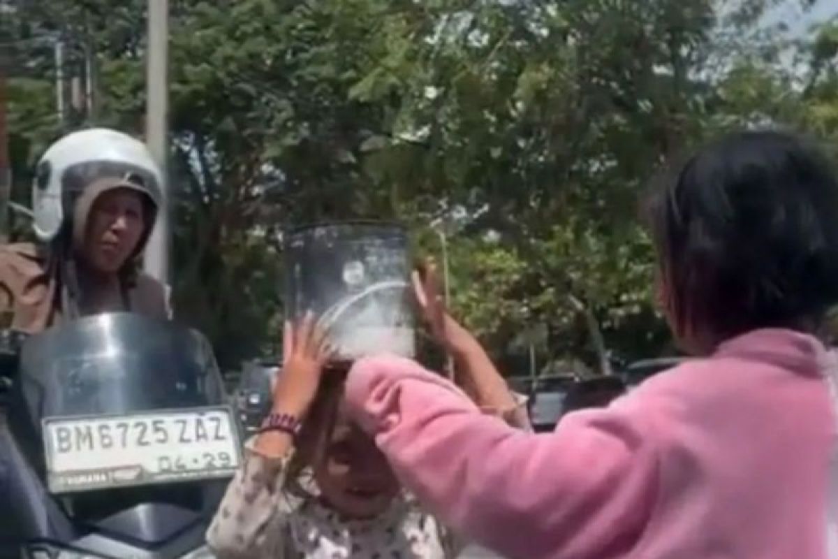 Tega! Ibu ini diduga paksa dua anak jadi pengemis di Pekanbaru, status KLA terancam