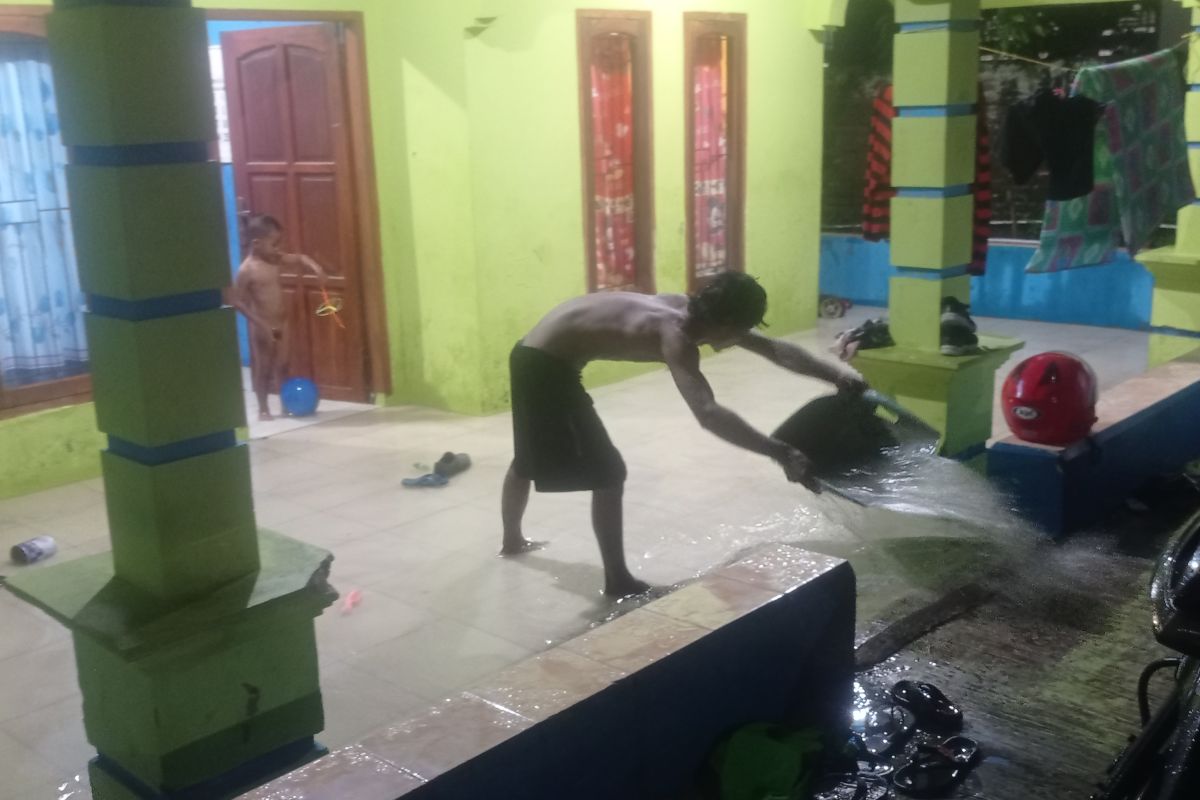 Sejumlah ruas jalan dan rumah warga Rangkasbitung terendam banjir