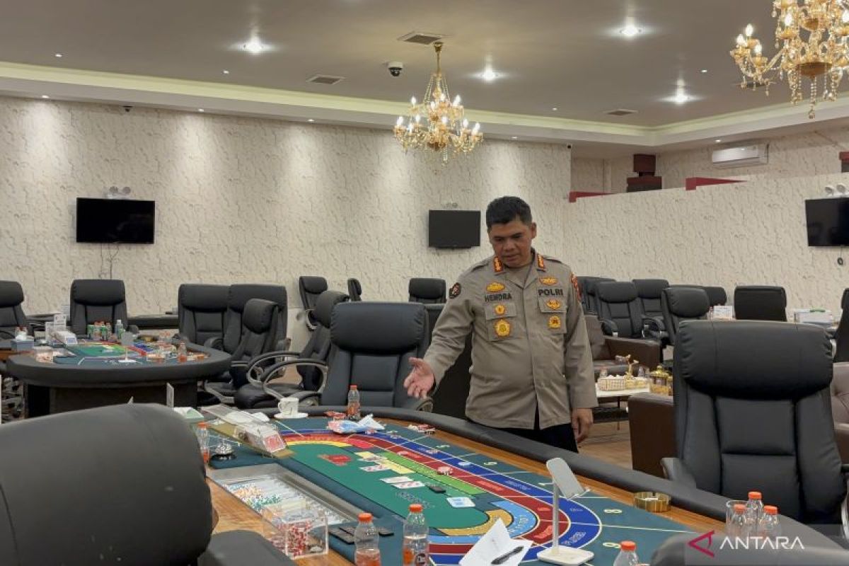 Polisi tangkap 63 orang dalam penggerebekan judi kasino di Bandung