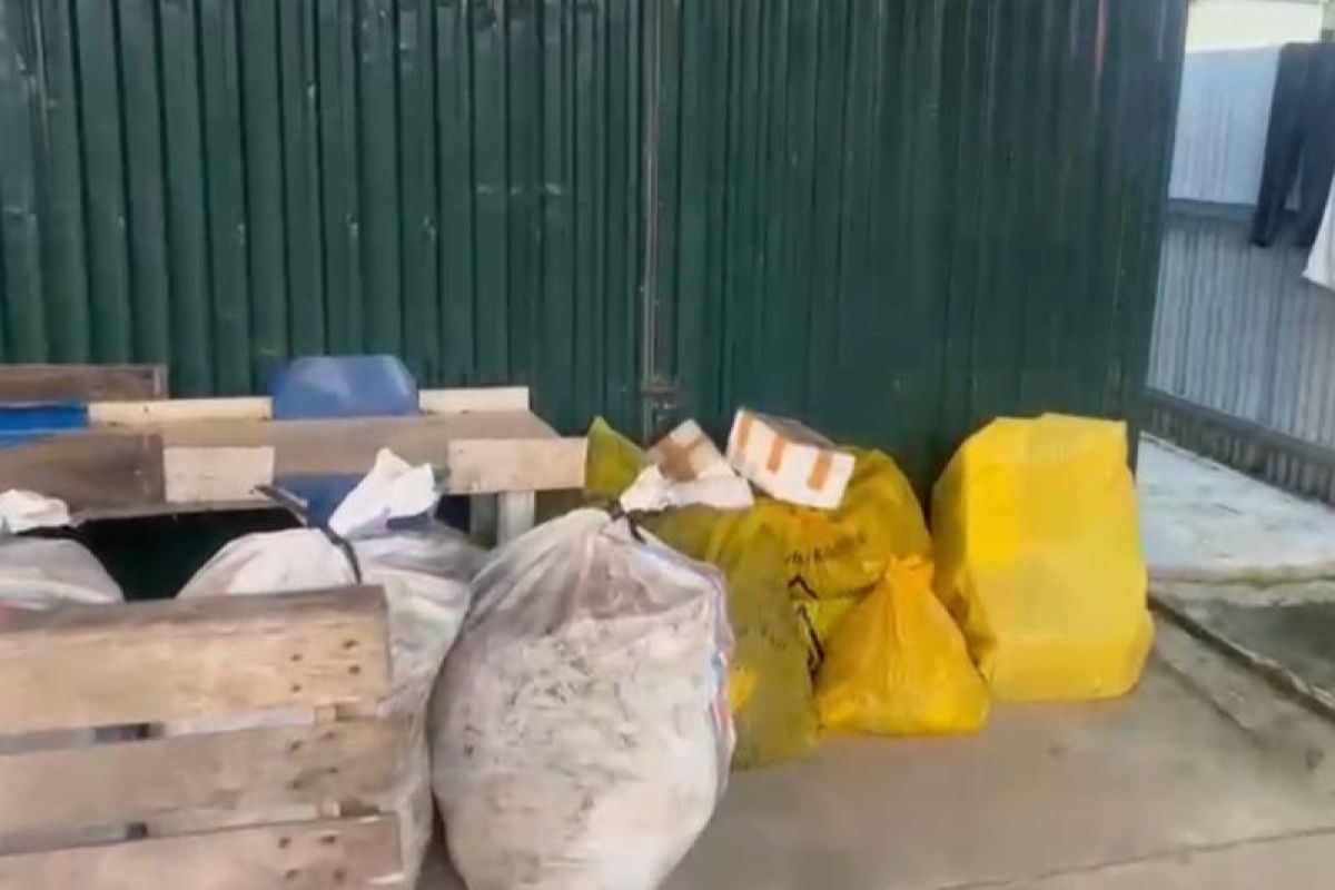 Polisi temukan 4 ton limbah medis yang diduga dikelola secara ilegal di Pekanbaru