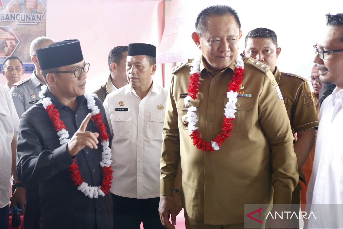 Mendes PDT meresmikan gerai Kopdes Merah Putih Desa Hutadaa