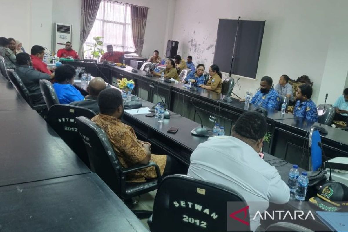 Disdik Manokwari tindak lanjuti penahanan ijazah siswa