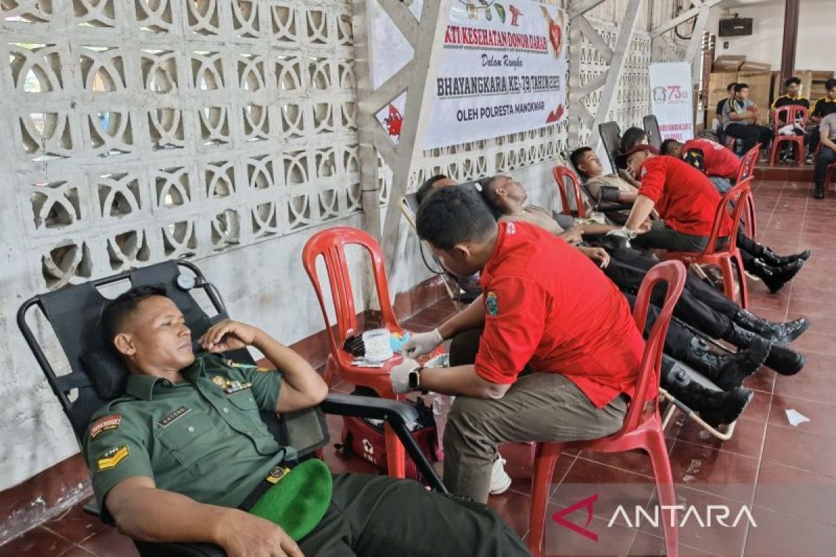 Polresta Manokwari gelar donor darah sambut HUT Bhayangkara