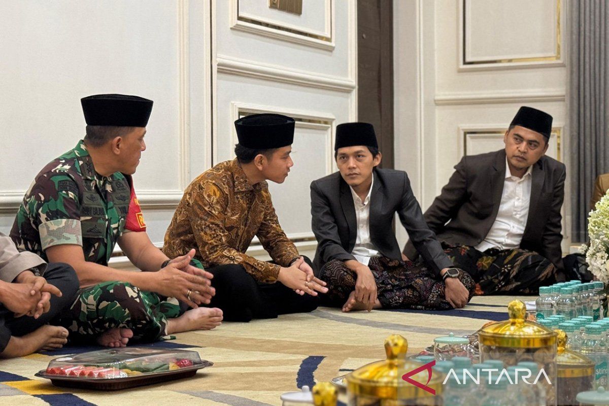 Silaturahmi ke Ponpes Gus Iqdam, Gibran: Beliau teman lama dan guru