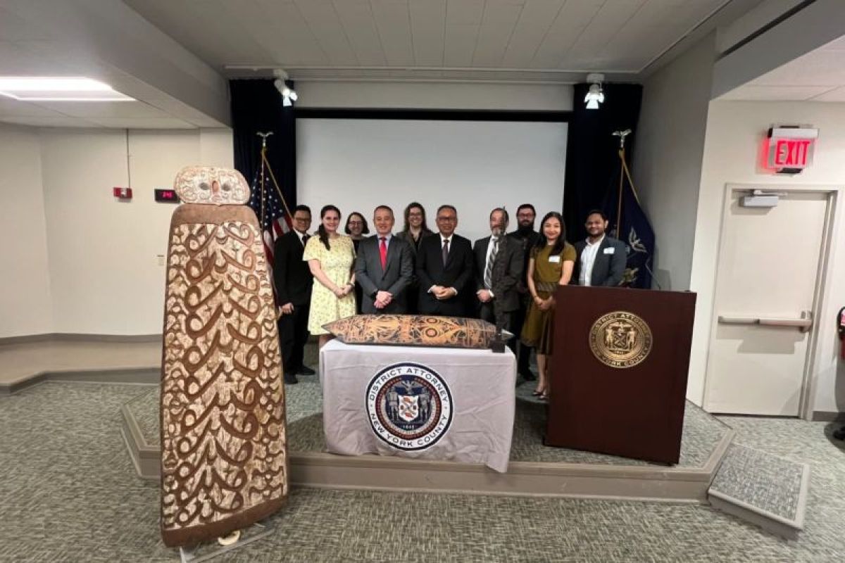 US returns smuggled Indonesian artifacts