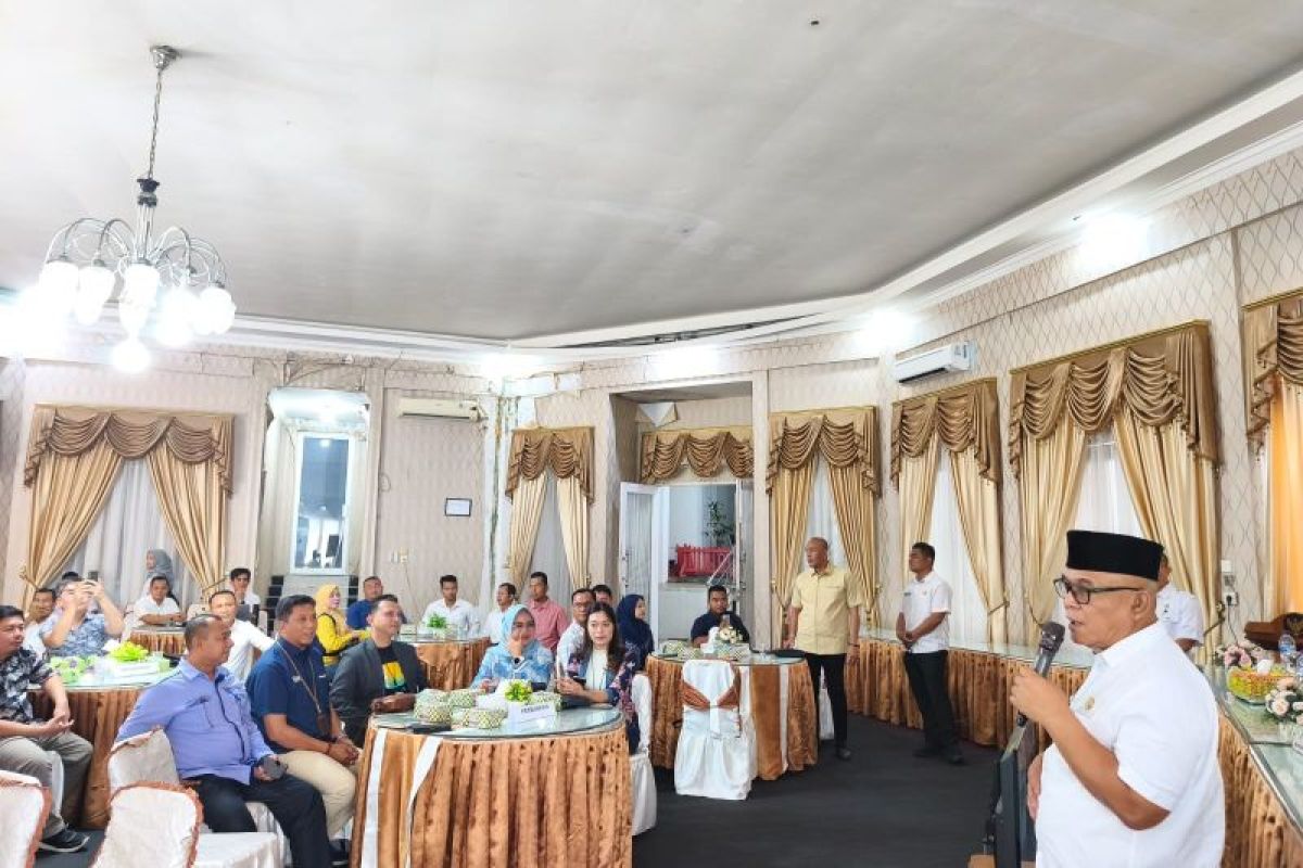 Pemkab Pasaman Barat gandeng perusahaan-perbankan atasi kemiskinan