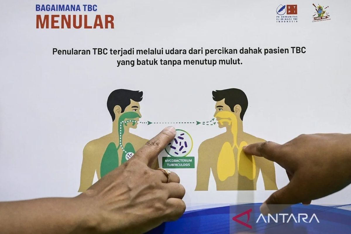 Mengayuh ontel demi jemput pasien TBC di Pela Mampang