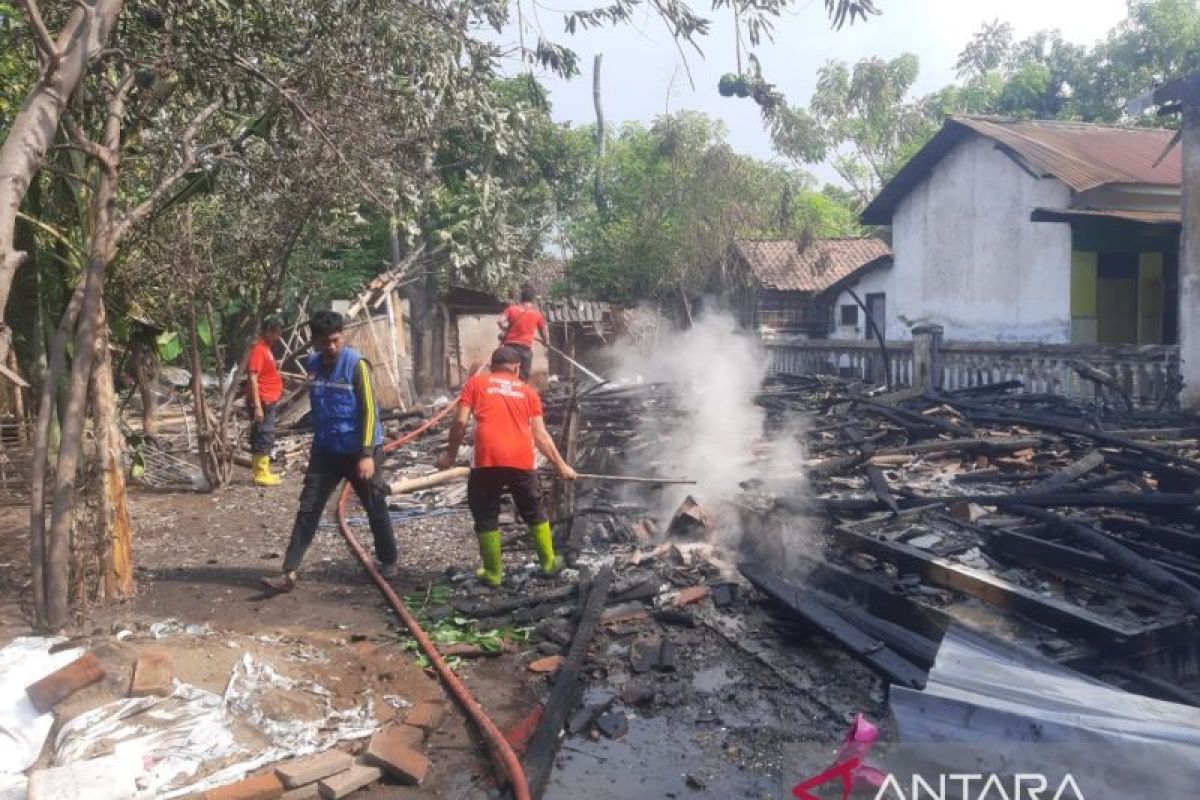 Polisi selidiki dugaan pembakaran rumah di Dusun Kesambian Situbondo