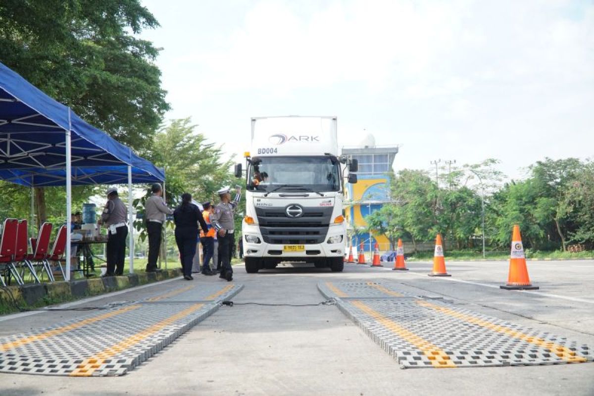 Puluhan kendaraan ODOL terjaring razia gabungan di Tol Cipularang