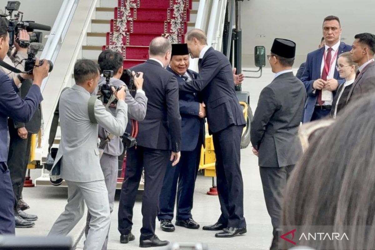 Prabowo visits St. Petersburg, attends economic forum