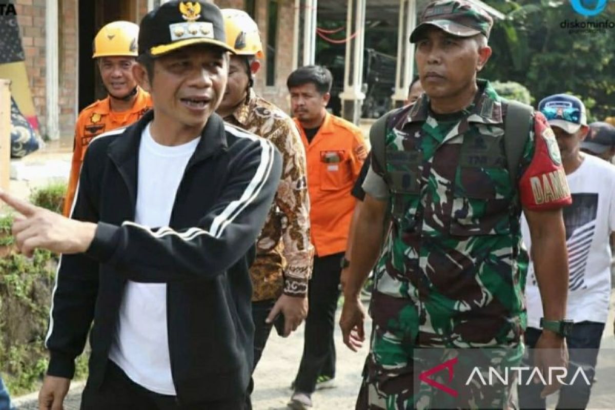 83 keluarga terdampak tanah bergerak Purwakarta dapat bantuan Rp10 juta