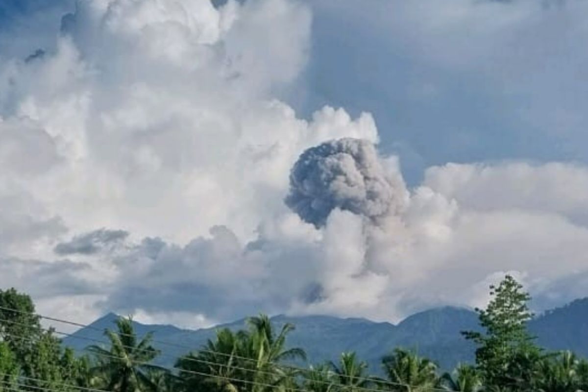 Kurang dari 12 jam, Gunung Dukono dua kali erupsi dalam sehari